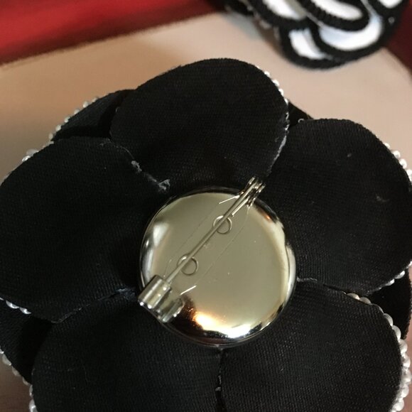 Camellia Brooch (White Only) - Picture 7 of 9